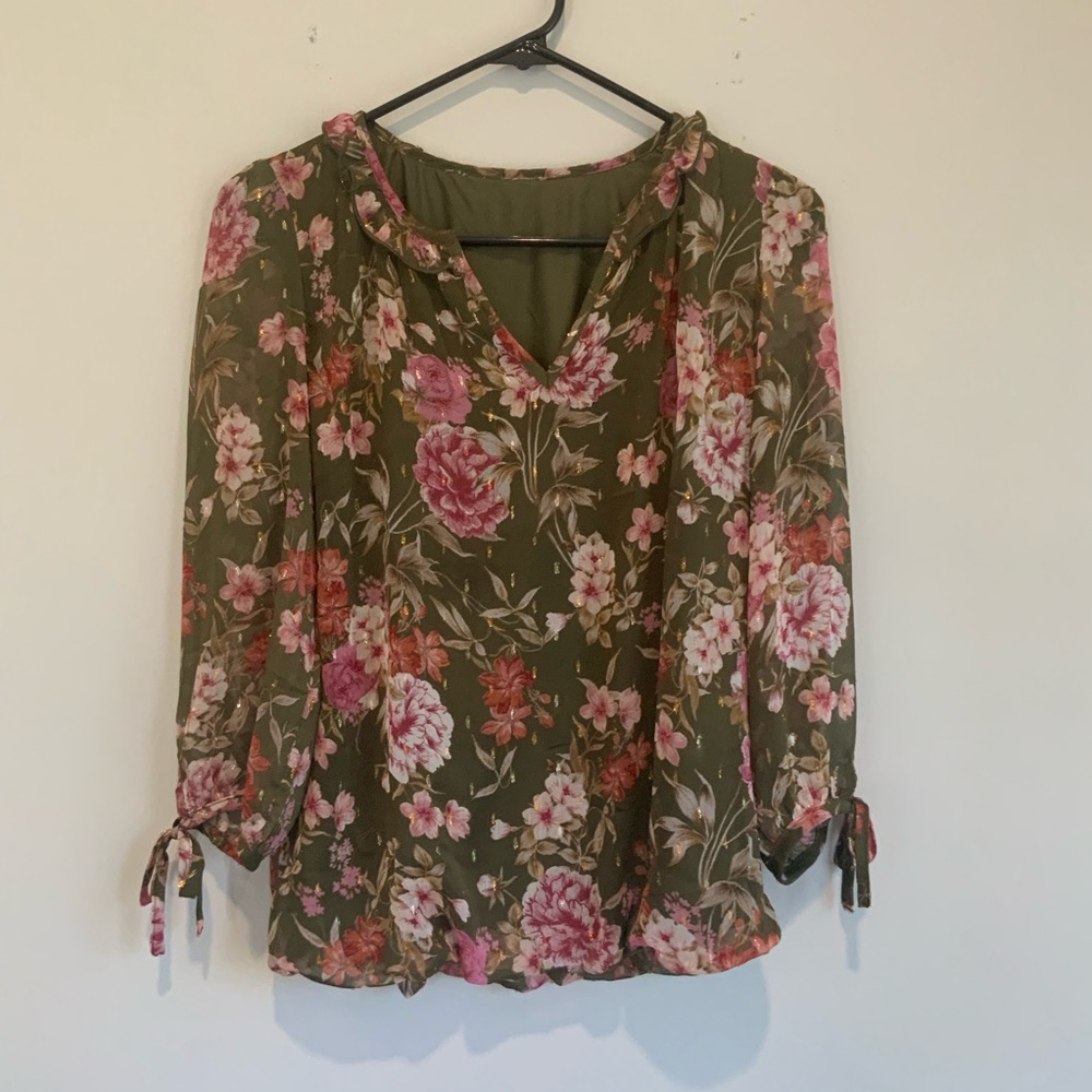 Womenโs Floral Blouse - Small